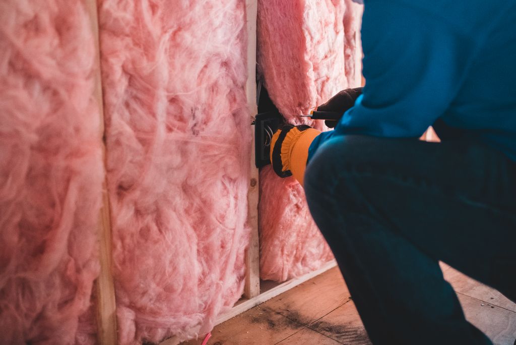 Jakie materiały izolacyjne są najlepsze do ocieplenia budynku?