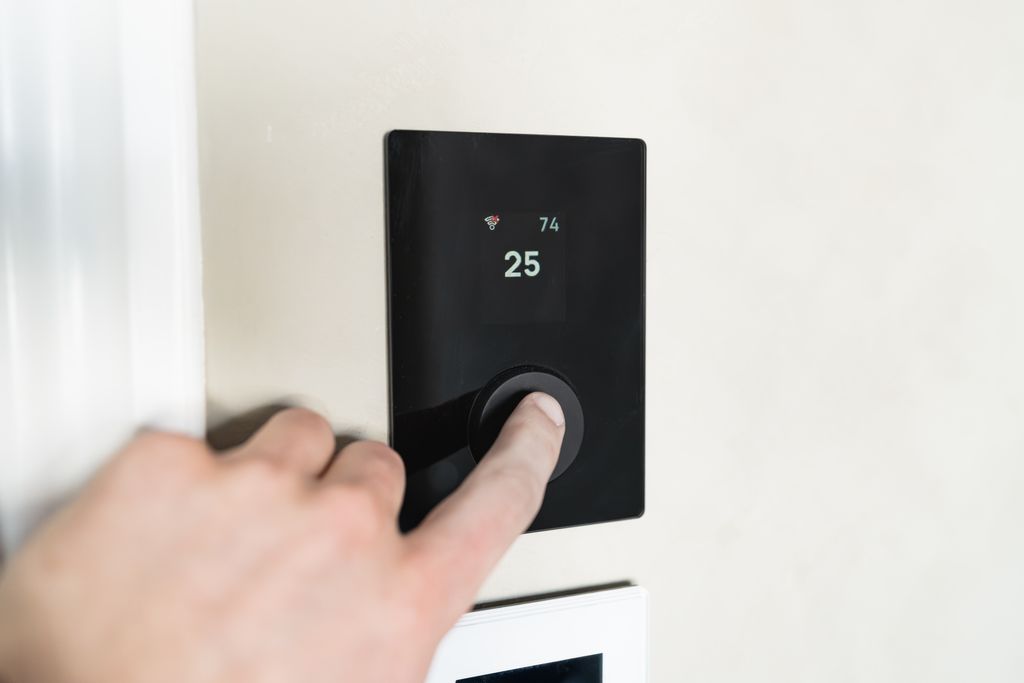 Jakie trendy kształtują rynek pokojowych regulatorów temperatury?